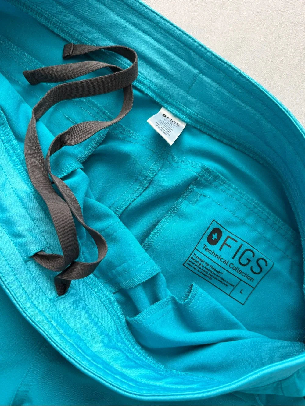 FIGS Men's Teal Scrub Pants & Top Set
